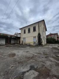Piena proprietà. L'immobile è un’ampia porzione di...