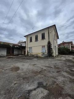 Piena proprietà. L'immobile è un’ampia porzione di...
