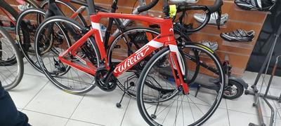 Una bici Wilier Team rossa  