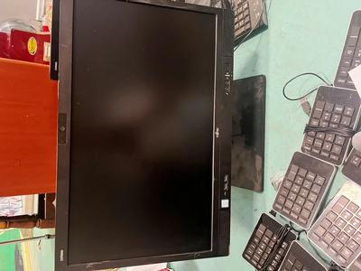 Lotto 8: Lotto costituito da n.4 Pc Espirmo Fujitsu (n.2 modello K557/24 e n.2 modello X956), oltre ad un laptop Fujitsu Lifebook U series U727
