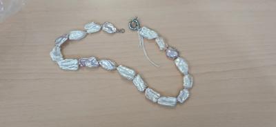 - FILO DI PERLE BICOLORE CON CHIUSURA IN METALLO-LE FOTO...