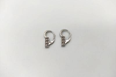 Orecchini in oro bianco e brillante (lotto 404)