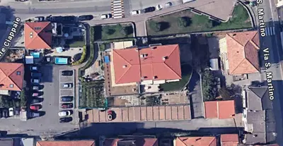 LOTTO 4 (di 8).Posto auto scoperto interno 7, ubicato a Cogorno (GE) Via alla Basilica dei Fieschi 2 A, facenti parte di detto Condominio, ed anche del Condominio Via Privata Rascei.Accessibile carrabilmente a mezzo di cancello elettrificato posto in corrispondenza di piazzetta pubblica, mentre pedonalmente tramite vialetto di collegamento con via alla Basilica dei Fieschi che conduce al piazzale pubblico su cui prospetta il cancello carrabile, oppure dall’interno del civico 2 A. Vendita soggetta ad iva.