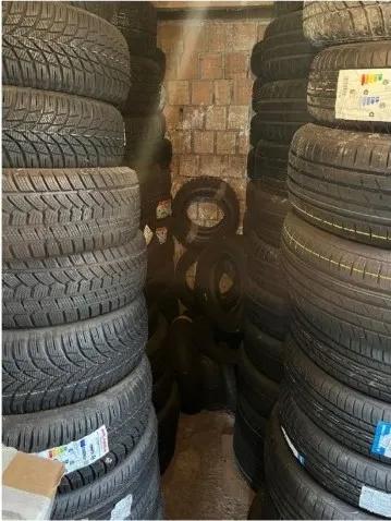 LOTTO 2 – LOTTO PNEUMATICI NUOVI e CATENEN.77 PZ VARIE MISURE: ESTATE 40,...