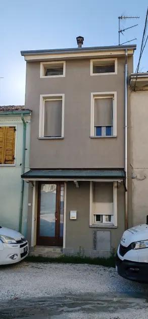 LOTTO UNICO: Piena proprietà di villetta ubicata a San Benedetto Po (MN) -...