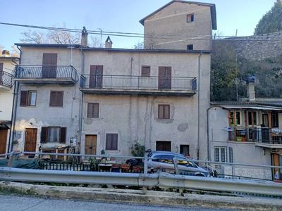 Fabbricato civile ubicato a Carsoli (AQ) - Frazione Tufo - Via Marsicana,...