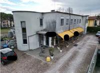Negozio (panificio/bar) in condominio T-4, complesso...