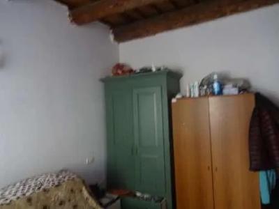 In Comune di Castagnaro (VR) , Frazione Menà, Via Giacomo Leopardi n. 409/2, piena proprietà di abitazione di corte terra/cielo con autorimessa pertinenziale in corpo di fabbrica staccato.