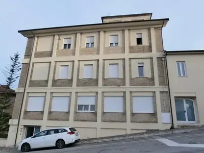 Diritti di piena proprietà su laboratorio artigianale sito nel Comune di MASSA FERMANA (FM), Via della Repubblica n. 25, frazione CAPOLUOGO quartiere CENTRO, della superficie commerciale di 246,16 distinto al catastale:foglio 7 particella 97 sub. 8 (catasto fabbricati), categoria C/3, classe 2 consistenza 221 mq, rendita 388,06 Euro, indirizzo catastale: Via della Repubblica, n. 15, piano: PIANO S1-T.Coerenze: Confini: con via Della Repubblica.