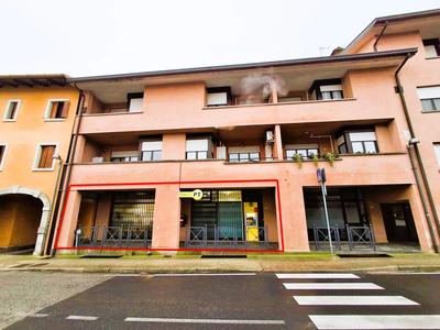 Ufficio della superficie commerciale di 107 mq, negozio della superficie...