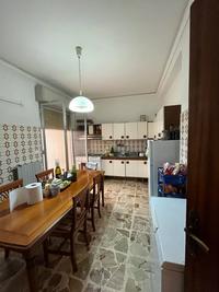 Piena proprietà di appartamento e autorimessa siti in...
