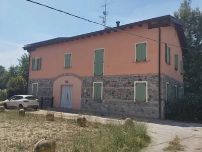 Abitazione in villino, posta al piano terra di edificio rustico a uso...