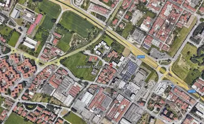 Piena proprietà di un complesso immobiliare posto nel Comune di Prato, Via delle Magnolie n.21 e Via Stradello di Gello e precisamente, unità immobiliare a destinazione residenziale e negozio