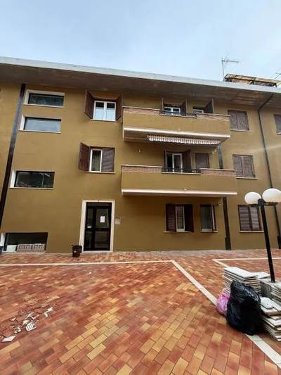 Diritti di proprietà su appartamento ubicato a Magliano de' Marsi (AQ) - VIA...