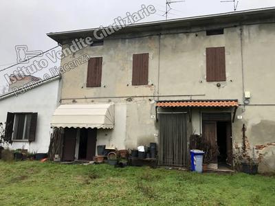 Lotto unico - Porzione di fabbricato residenziale...