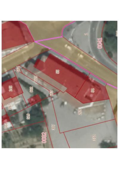 Quota di 1/2 di proprietà del resede tergale, con accesso diretto da Via Valdelsa, contiguo al passo comune di accesso all'unità immobiliare di cui al lotto 1 e al fabbricato stesso, costituito da due pezzetti di area urbana.
