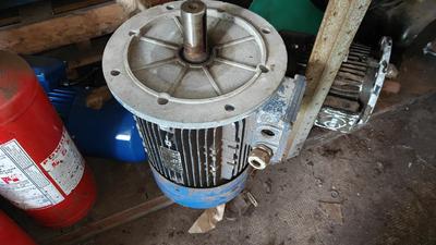 N.3 MOTORI ELETTRICI; N.1 MOTORE ASSI PARALLELI