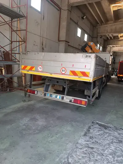 AUTOCARRO IVECO CON GRU ANNO 2000