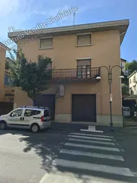 Lotto 1-La piena ed intera proprieta' di intero edificio...