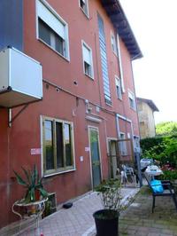 Unità immobiliare al piano primo di un condominio su 3...