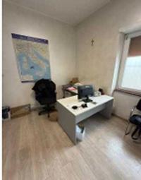 Arredi e attrezzature d'ufficioPer visionare la...