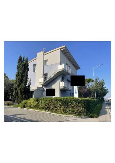 Intera Proprietà su: ristorante e appartamento oltre alla comproprietà...