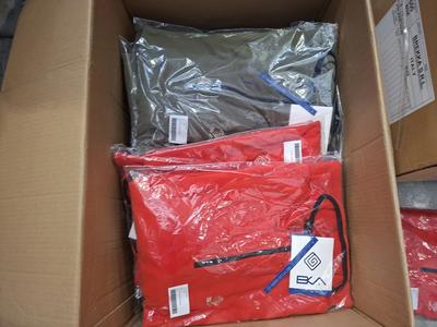 LOTTO 2: il lotto comprende beni quali abbigliamento, accessori e materiale...