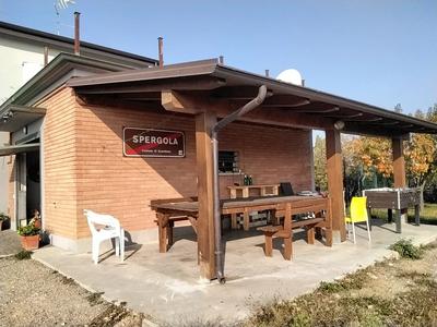 Piena proprieta' di appartamento posto al piano terra, composto da ingresso...
