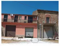 Autorimessa facente parte di un più ampio fabbricato a...