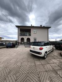 L’appartamento è composto da: ingresso, due disimpegni,...