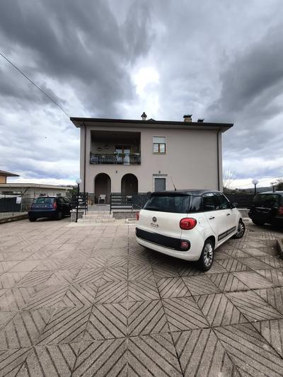L’appartamento è composto da: ingresso, due disimpegni, cucina, soggiorno,...