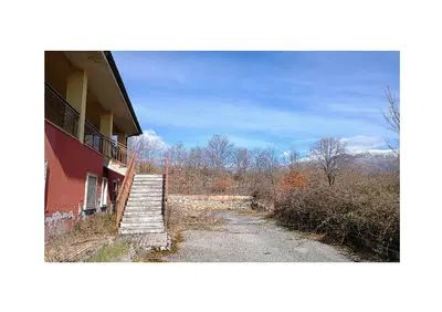 Quota pari a 1000/1000 del diritto di proprietà di APPARTAMENTO posto al piano primo di una palazzina plurifamiliare con GARAGE e CANTINA sito in BORGOROSE (RI) – Località Spedino - Via Defensa, 15.