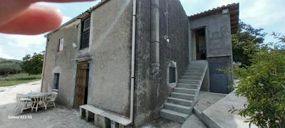 Magazzino in Bisaquino c.da Frascine mq. 208 con terreno mq. 6.887