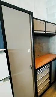 LOTTO 4 - MOBILE PER OFFICINA KRAFTWERK, - MATERIALE EDILE VARIO, - PONTEGGIO, - ELEVATORE STP. MOD. LIFT 2.000 PROFESSIONAL PORTATA MAX 200KG Vendita competitiva telematica sui portali www.doauction.it e www.astemobili.it - Gruppo Edicom