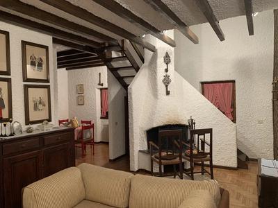 Piena proprietà, quota intera di porzione di villetta bifamiliare...