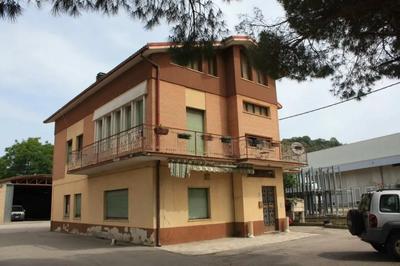 Diritti di piena proprietà per la quota di 1/1 su:–fabbricato di civile abitazione sito in Petritoli c.da Paganelli n. 36, costituito da unità abitativa e garage, identificati al catasto fabbrica...