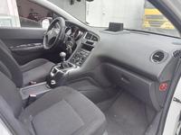AUTOVETTURA PEUGEOT 5008