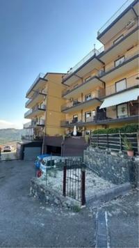 Piena proprietà di 1/1 di immobile, piani 3-4-S1 che...
