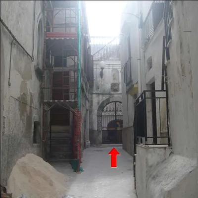 Piena proprietà, per la quota indivisa di ¼, di appartamento adibito a civile abitazione in Rodi Garganico (Fg) alla Via Matteo Russo n. 3 (ex Vico Zuppetta n. 5), composto per l’intero da 5,5 vani della superficie lorda complessiva di mq. 134,40.