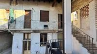 Appartamento ad uso residenziale posto al primo piano in...