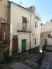 Piena proprietà dell’immobile, censito al N.C.E.U. del...