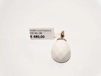 (Lotto n.1860) un ciondolo a forma di goccia con pietra...