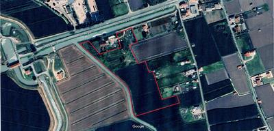N. 10 mappali adiacenti e confinanti tra loro che formano un unico lotto di terreno agricolo (Zona E2.2 ‘Zona agricola della monocultura intensiva’, maggiori dettagli nel CDU allegato) di complessivi 23.228,00 mq., ai quali si accede tramite strada sterrata di proprietà del Consorzio di Bonifica Delta del Po; liberi al decreto.