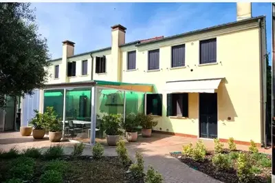 Ristorante a Costa di Rovigo (RO), via Scardora 1959. Periferia rurale....