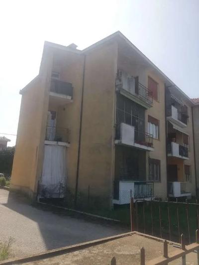 Appartamento al secondo piano, facente parte del compendio condominiale denominato “INA CASE II”, scala B, sito a Cerano (NO), in via Alcide De Gasperi n. 6. 