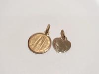 (Lotto n.1794) n. 2 ciondoli in oro giallo 18 kt uno con...