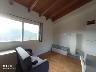 Piena proprietà per la quota di 1/1 di appartamento a Beverino (SP), ViaCastagnarossa 10 E, della superficie commerciale di 42,00 mq.L’unità immobiliare si compone di un monolocale (soggiorno con angolo cottura ezona notte), antibagno, bagno e terrazza.
