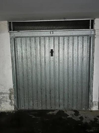 Piena proprietà del Garage Cassino (FR), Via Sferracavalli n. 2, pianointerrato, interno 13. Catasto Fabbricati: Fg. 84, Part. 383, Sub. 65, categoria C/6, Zc. 1.Superficie commerciale mq 14,40. Stato: libero – presenza di ristagni d’acqua sulpercorso di accesso e all’interno. Valore di stima: € 9.000,00.