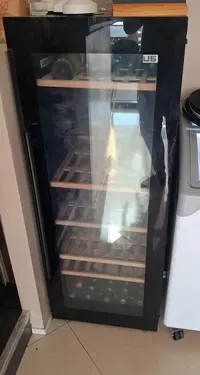 LOTTO CANTINETTA VINI, SPILLATRICE BIRRA, ARMADIO FRIGO...