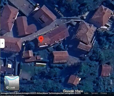L'appartamento, posto al secondo piano, si compone di...